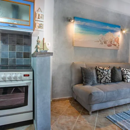 Apartment Stylish 1-bdrm Family Apartment, Kallithea *